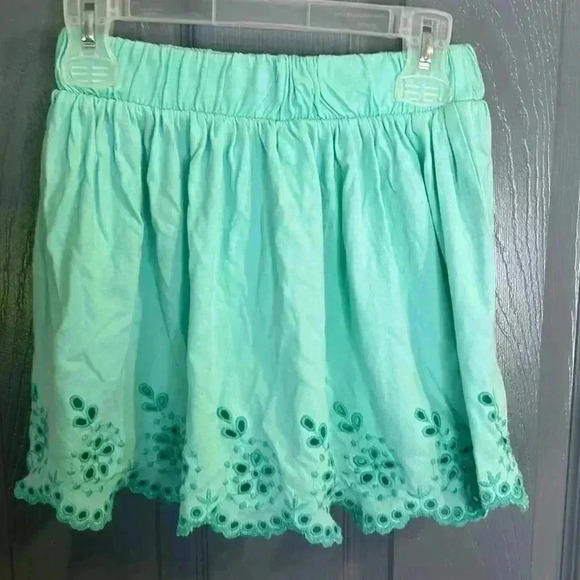 Cat & Jack, girl’s teal skirt with built in shorts. Size M - Picture 2 of 4